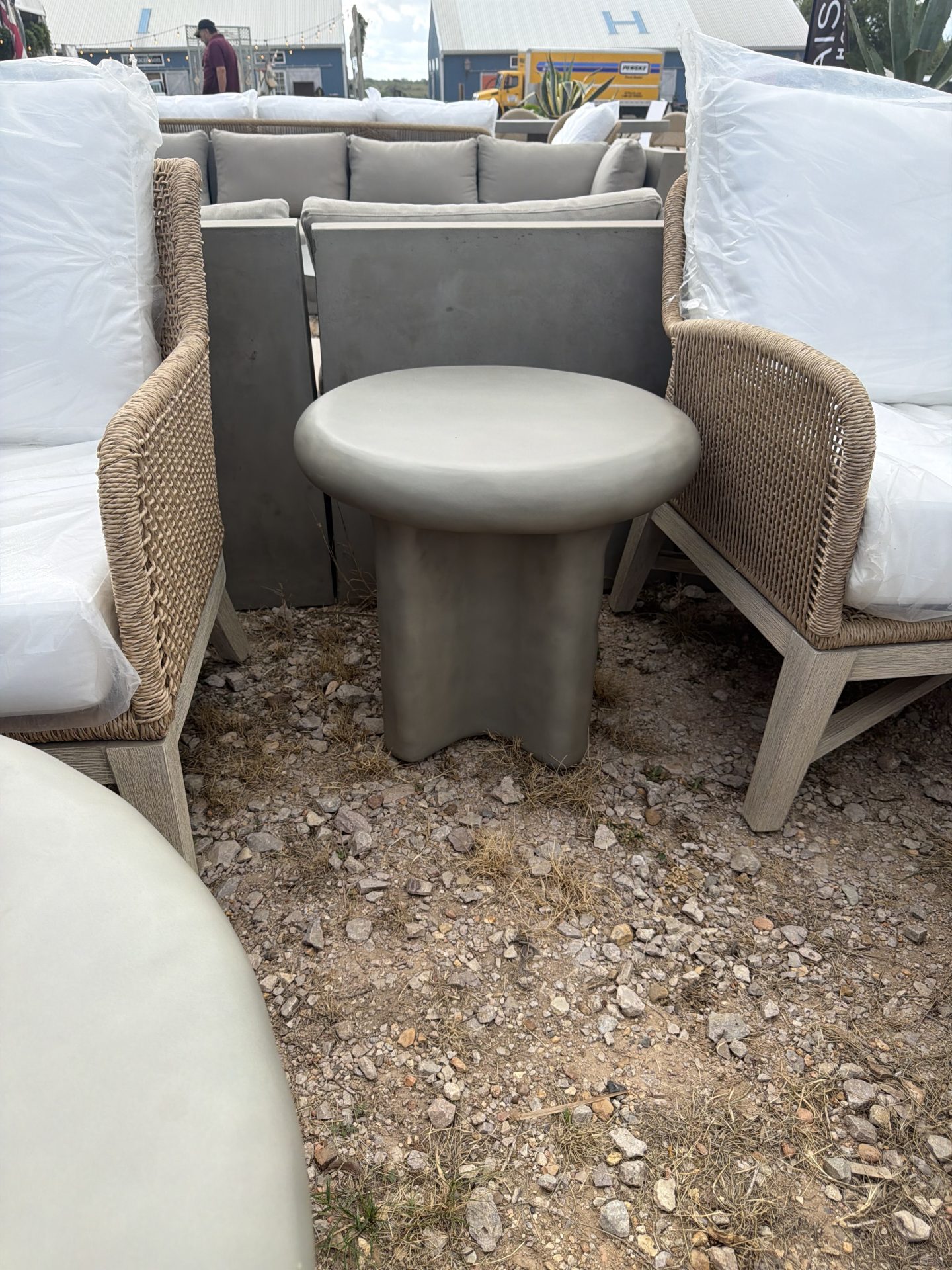 Laguna concrete side table / grey
